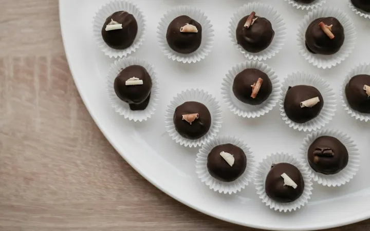 How to Measure Chocolate Particle Size: Grindometer Guide