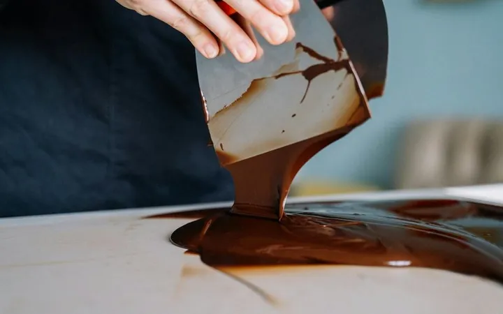 How to Temper Chocolate: Complete Guide