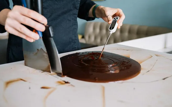 Seeding vs. Tabling: Which Tempering Method Fits Your Kitchen