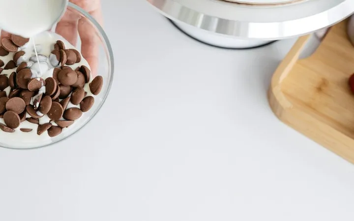 Soy Lecithin in Chocolate: What It Does, How Much, and Why Craft Makers Skip It