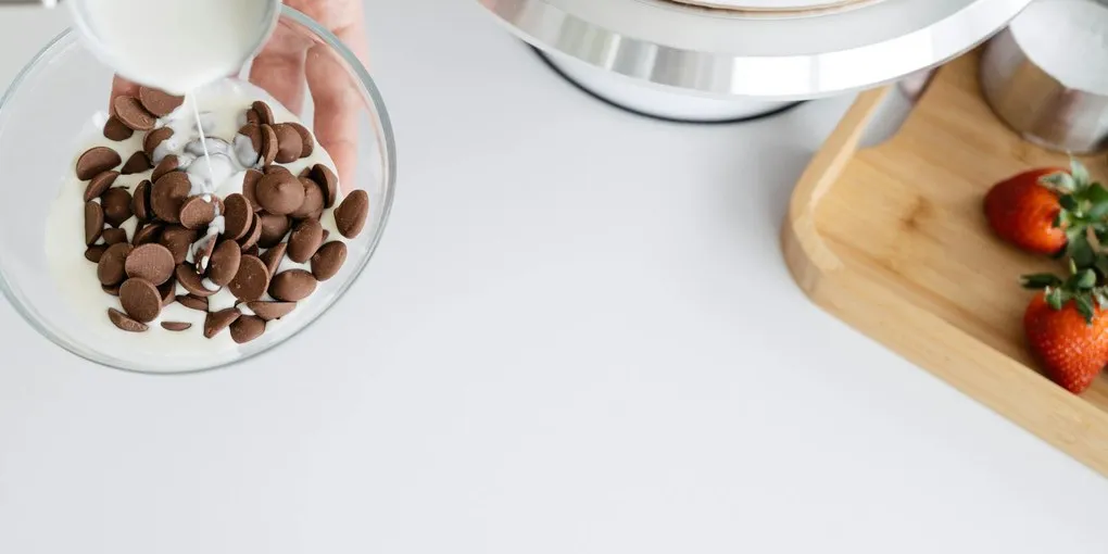 Soy Lecithin in Chocolate: What It Does, How Much, and Why Craft Makers Skip It